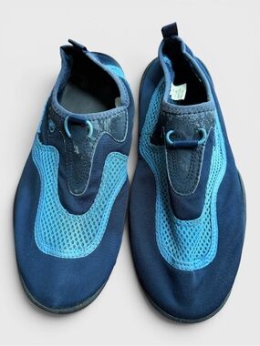 718 10/$50🏄🏻‍♀️ Body Glove Blue Water Shoes